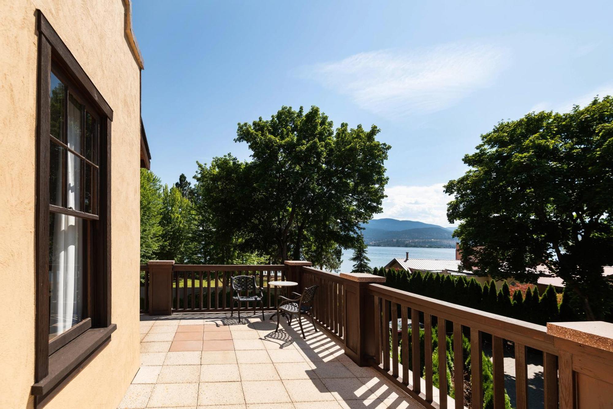 Naramata Inn Exterior photo